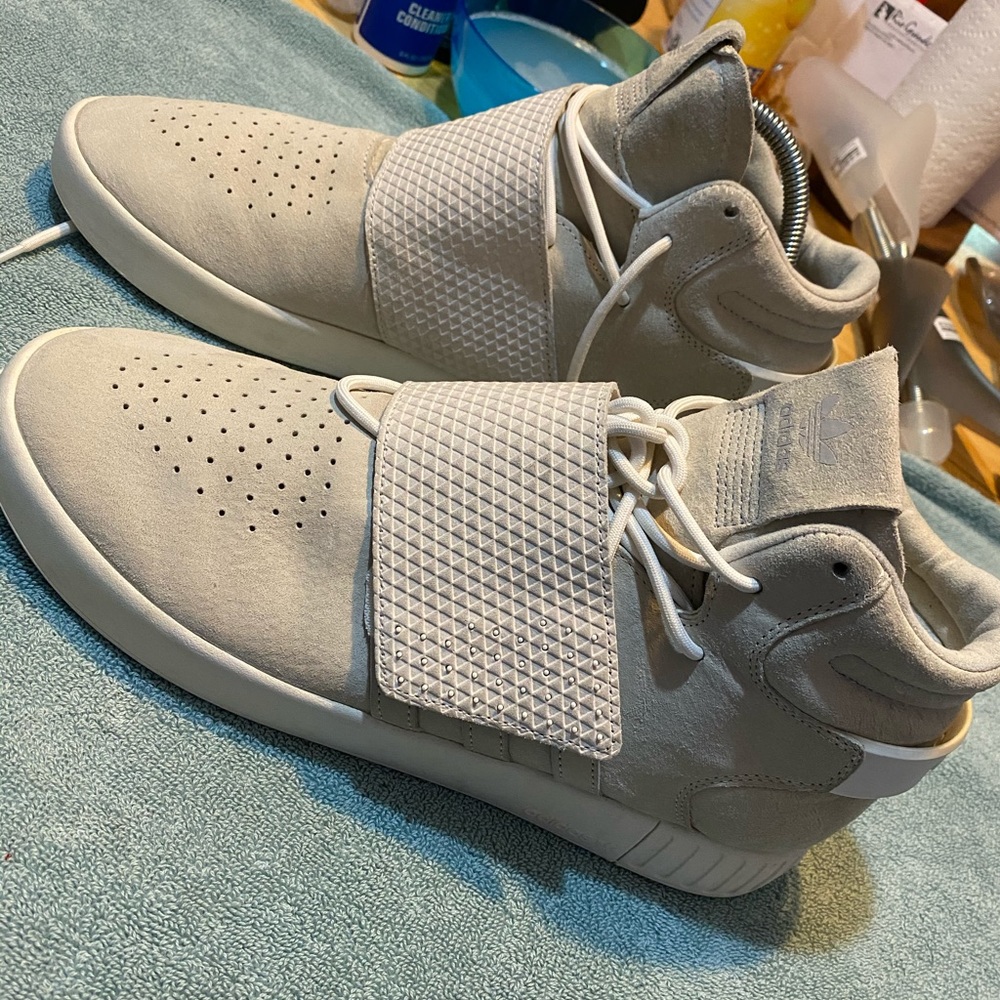 Adidas tubular invader strap